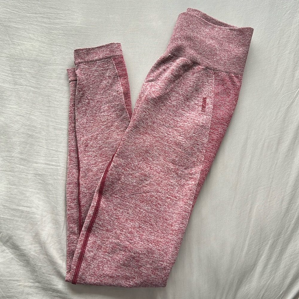 Plum static gym shark leggings, super comfy, fit like a glove, no middle seam!